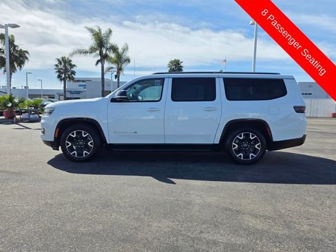 Certified 2024 Jeep Wagoneer L Series III w/ Flexible Seating Group image 4