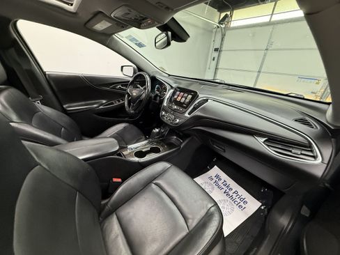 Used 2017 Chevrolet Malibu Premier w/ Driver Confidence Package FWD image 23