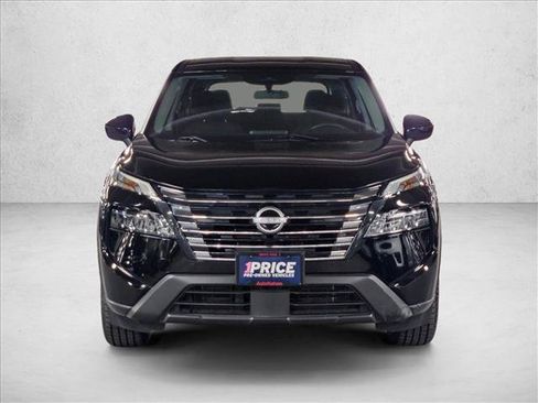 Used 2024 Nissan Rogue SV AWD/4WD image 2