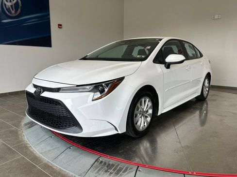 Used 2021 Toyota Corolla LE w/ LE Convenience Package FWD image 3