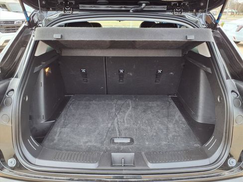 Used 2025 Chevrolet Trax LT w/ LT Convenience Package image 21