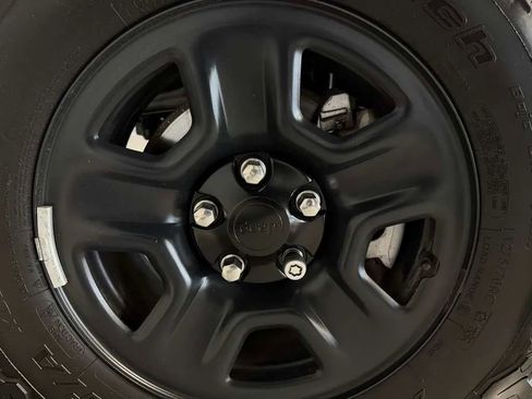 Used 2018 Jeep Wrangler Sport AWD/4WD image 8