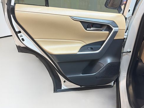 Used 2020 Toyota RAV4 XLE w/ Convenience Package image 26