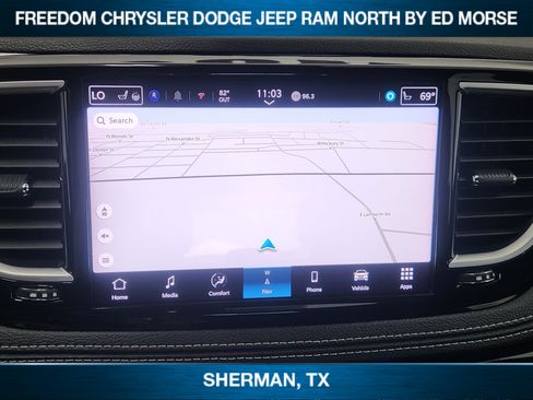 Used 2025 Chrysler Pacifica Limited FWD image 11
