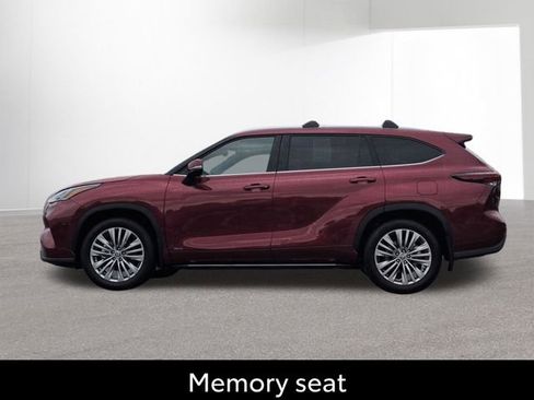 Certified 2026 Toyota Highlander Platinum AWD/4WD image 10