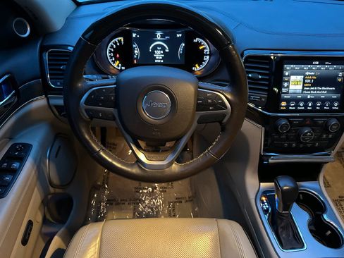 Used 2020 Jeep Grand Cherokee Overland image 14