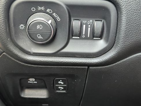 Used 2023 RAM 1500 Laramie AWD/4WD image 16