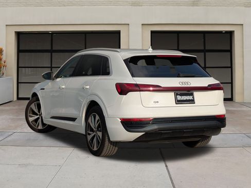 Used 2024 Audi Q8 e-tron Premium image 2