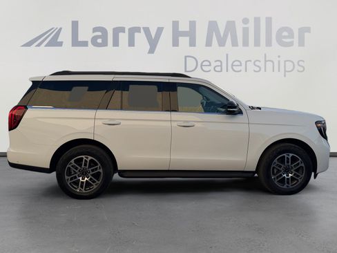 Used 2025 Ford Expedition Active AWD/4WD image 6