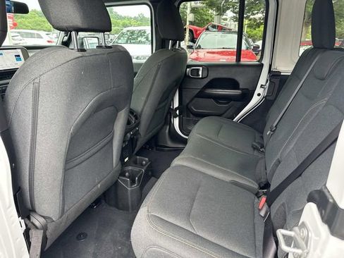 Used 2025 Jeep Wrangler Unlimited Sahara AWD/4WD image 15