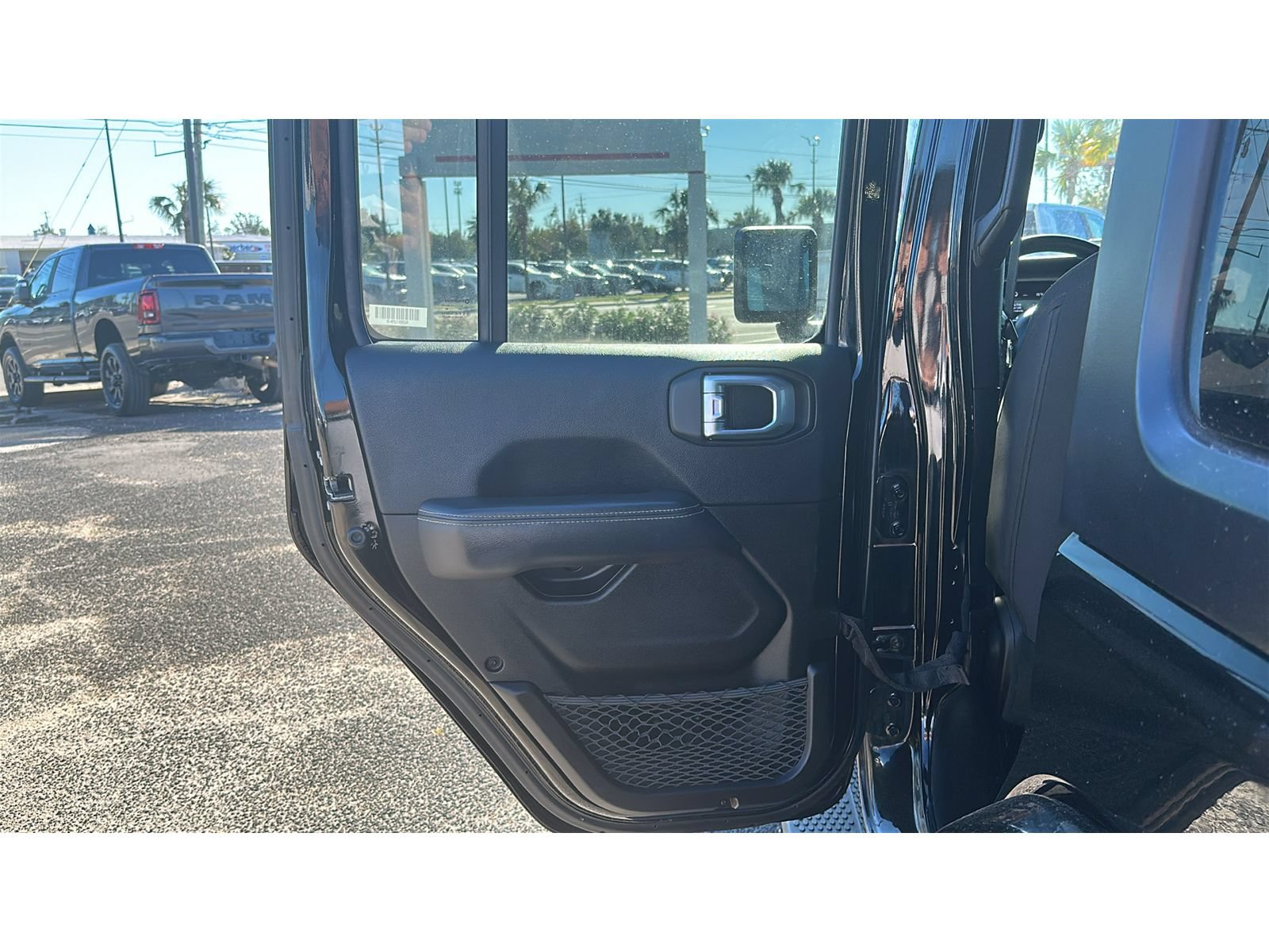 Used 2023 Jeep Wrangler Unlimited Sahara AWD/4WD image 13