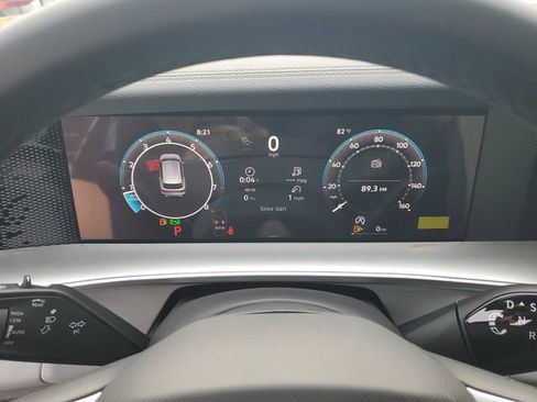 New 2026 Volkswagen Tiguan SE R-Line FWD image 23