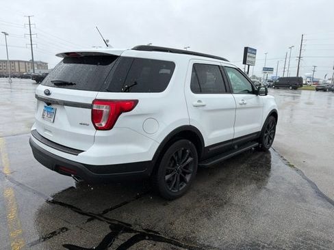 Used 2019 Ford Explorer XLT w/ Equipment Group 202A AWD/4WD image 4