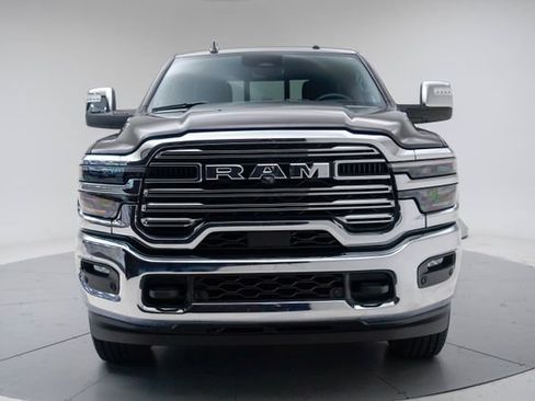 Used 2025 RAM 2500 Laramie AWD/4WD image 4