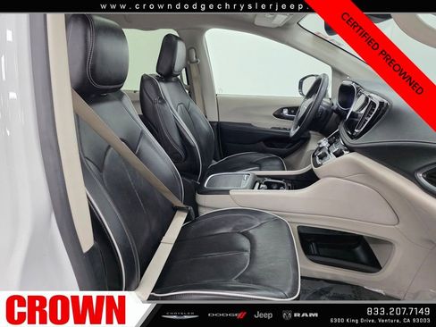 Certified 2023 Chrysler Pacifica Limited image 13