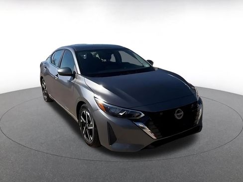 Used 2025 Nissan Sentra SV image 3