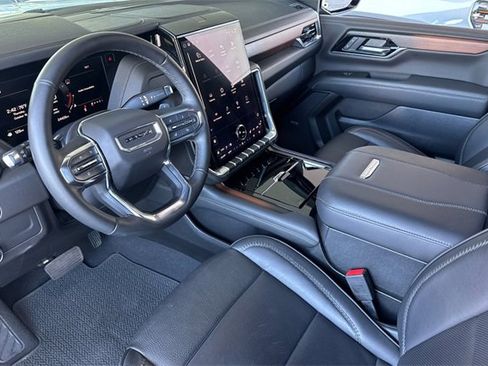 Used 2025 GMC Yukon Denali image 10