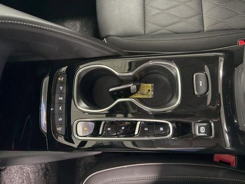 Used 2023 Buick Envision Avenir image 17