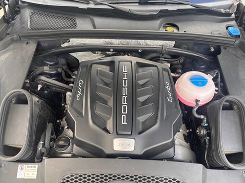 Used 2017 Porsche Macan Turbo image 11