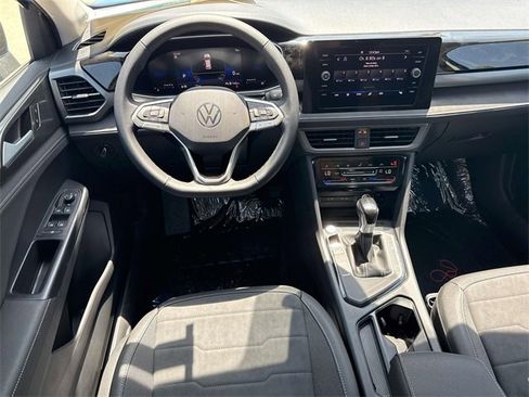 New 2025 Volkswagen Taos SE image 7