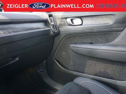 Used 2023 Volvo C40 P8 Recharge Ultimate AWD/4WD image 35