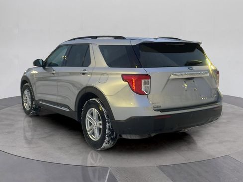 Certified 2021 Ford Explorer XLT image 3
