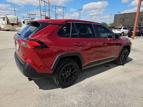 Used 2022 Toyota RAV4 LE FWD image 8