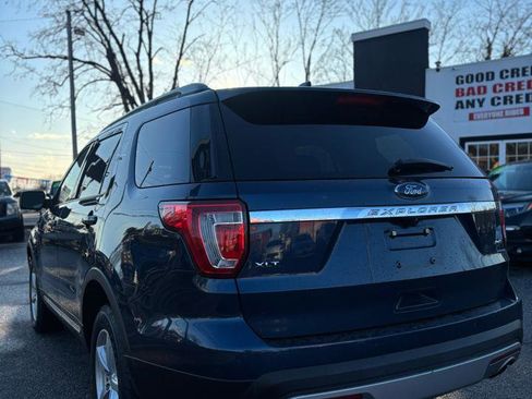 Used 2017 Ford Explorer XLT w/ Equipment Group 202A image 4