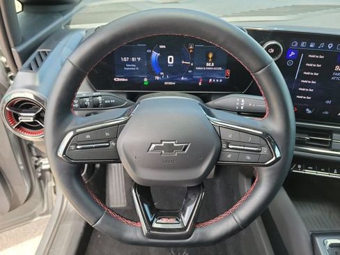 Used 2024 Chevrolet Equinox EV RS FWD image 24