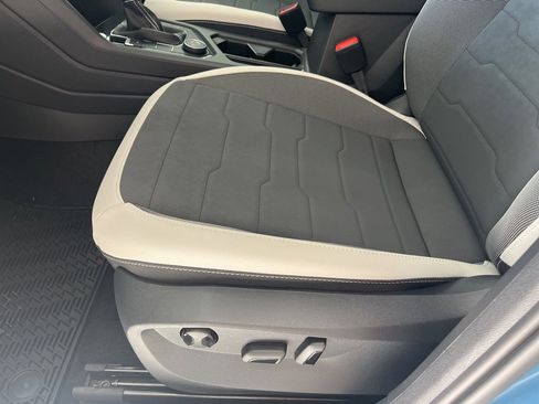 New 2026 Volkswagen Taos SE image 14