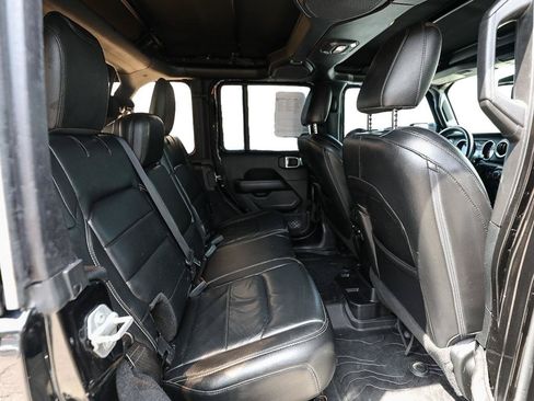 Used 2018 Jeep Wrangler Unlimited Sahara AWD/4WD image 26