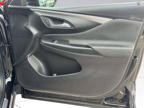 Used 2025 Buick Envista Avenir FWD image 53