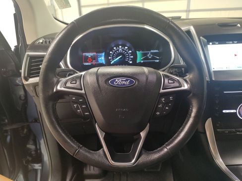 Used 2018 Ford Edge Titanium w/ Technology Package AWD/4WD image 5