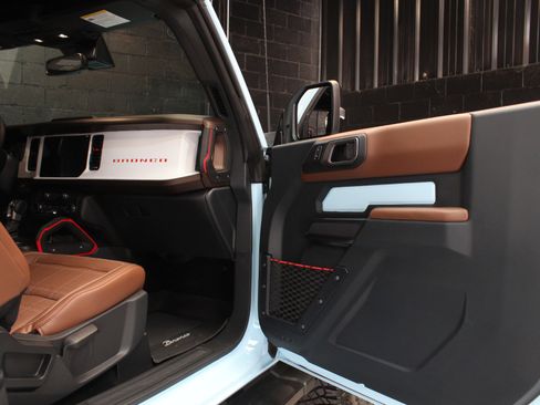 Used 2024 Ford Bronco Heritage Edition AWD/4WD image 30