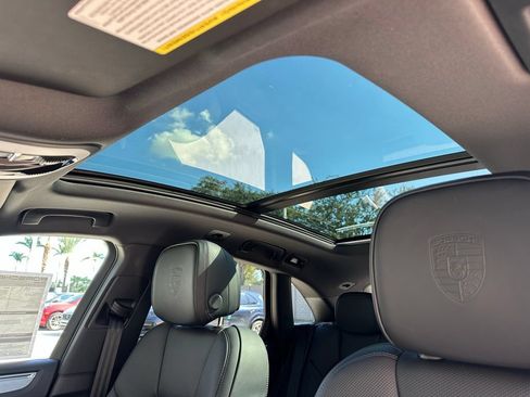 Certified 2026 Porsche Macan AWD/4WD image 24