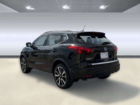 Used 2019 Nissan Rogue Sport SL FWD image 2