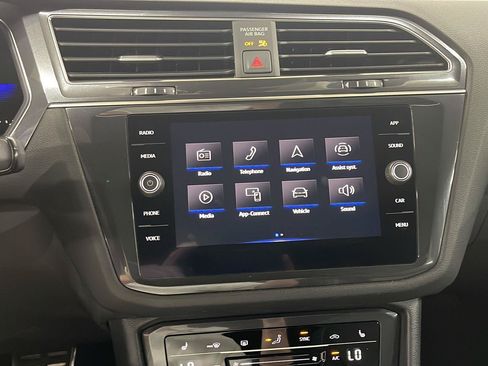 Used 2022 Volkswagen Tiguan SE R-Line AWD/4WD image 17