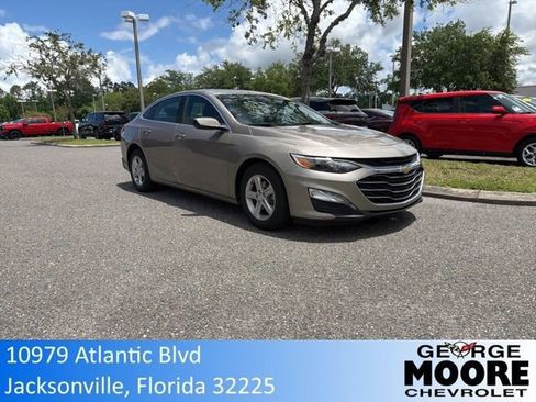 Used 2025 Chevrolet Malibu LT FWD image 1
