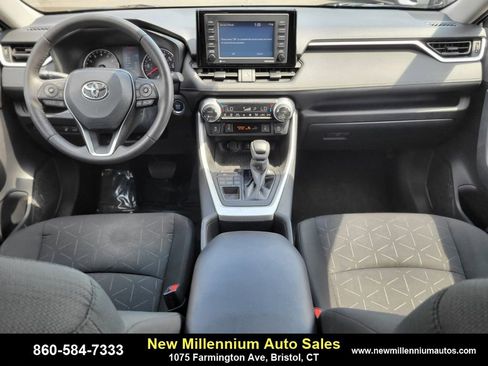 Used 2022 Toyota RAV4 XLE w/ Convenience Package image 12