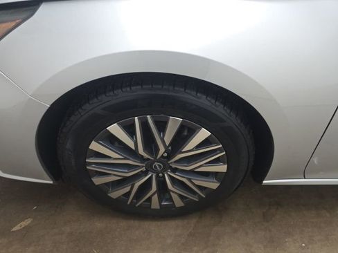 Used 2023 Nissan Altima 2.5 SV image 19