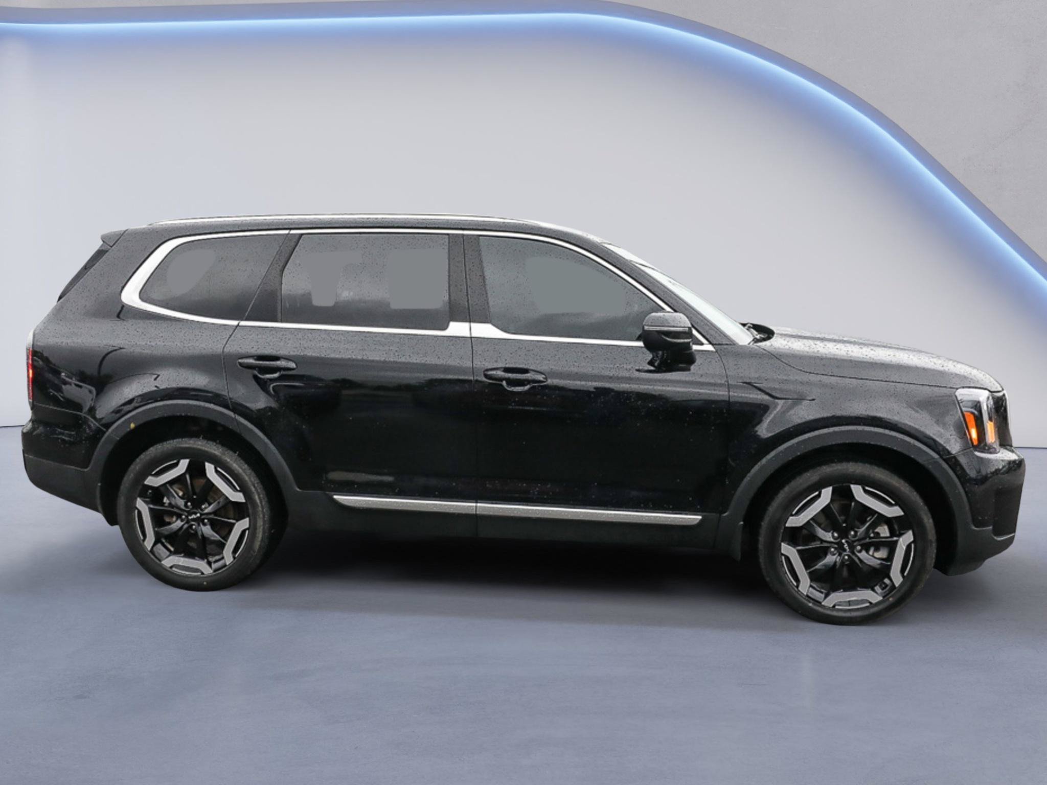 Used 2024 Kia Telluride EX w/ EX Captain's Chair Package FWD image 9