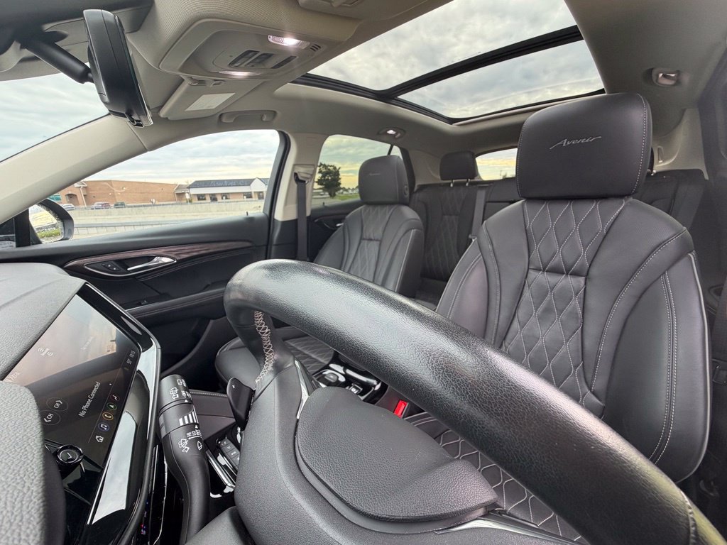 Used 2023 Buick Envision Avenir AWD/4WD image 28