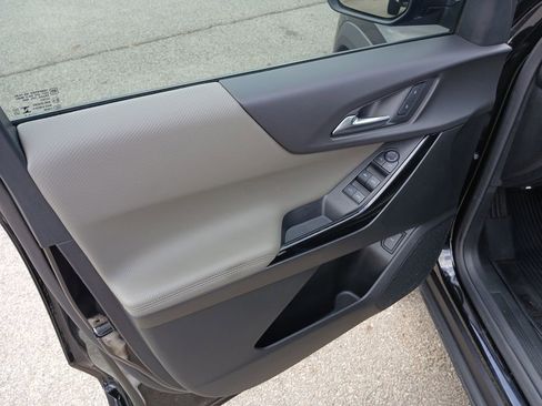 Used 2025 Chevrolet Equinox LT w/ Convenience Package II image 24