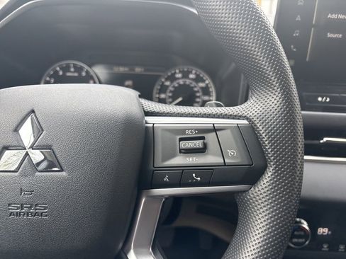 New 2026 Mitsubishi Outlander ES image 17