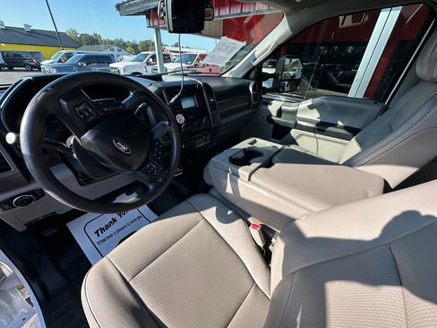 Used 2017 Ford F550 2WD Crew Cab Super Duty image 6