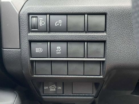 Used 2025 Toyota Tacoma TRD Sport AWD/4WD image 38