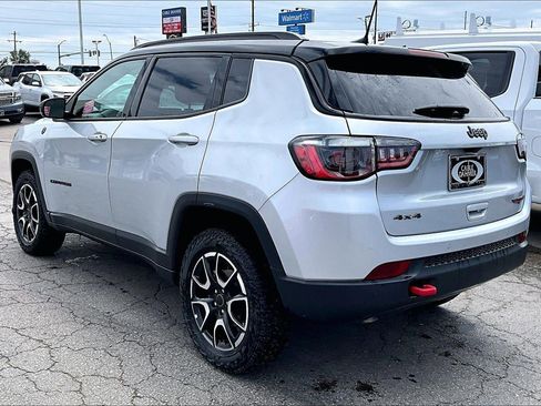 Used 2025 Jeep Compass Trailhawk AWD/4WD image 5