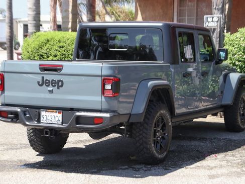 Used 2025 Jeep Gladiator Sport AWD/4WD image 9