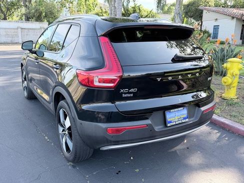 Used 2019 Volvo XC40 T5 Momentum image 3