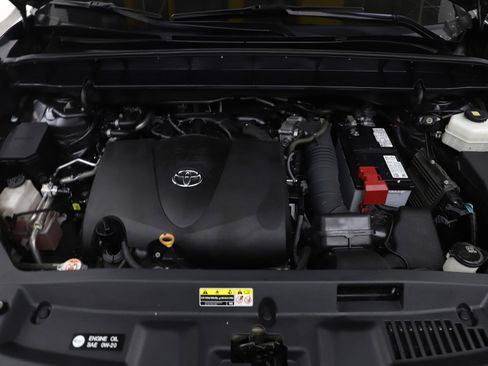 Used 2021 Toyota Highlander XLE image 32